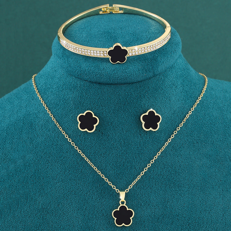 Elegant Clover Jewelry Set – Necklace & Bracelet for Women