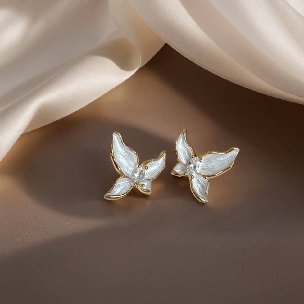 Gold Butterfly Earrings – Elegance & Grace in Every Detail