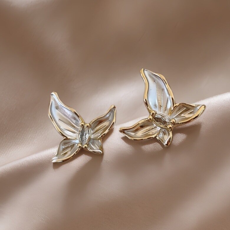 Gold Butterfly Earrings – Elegance & Grace in Every Detail