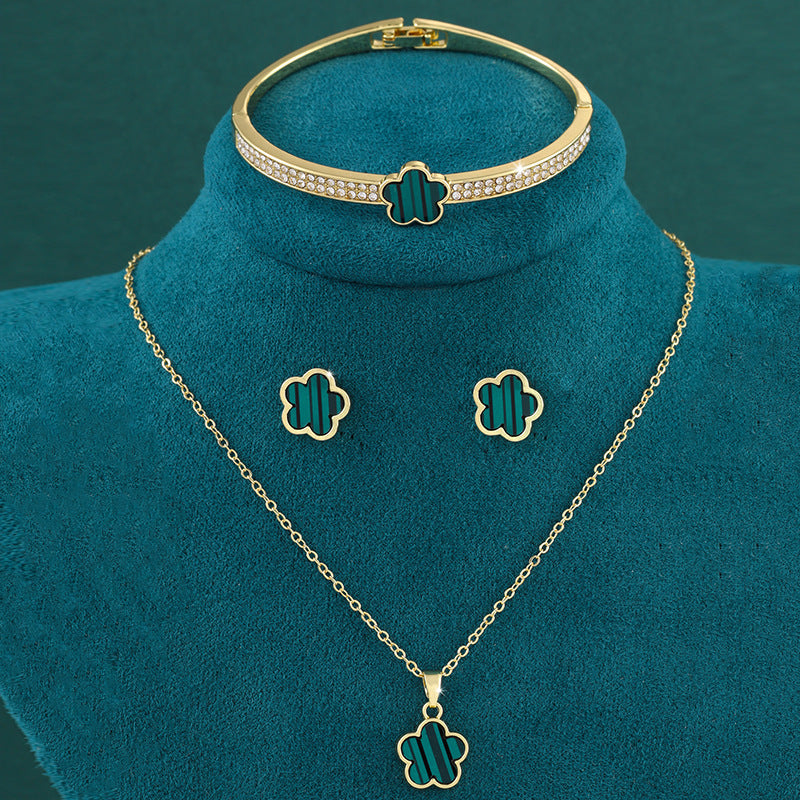 Elegant Clover Jewelry Set – Necklace & Bracelet for Women