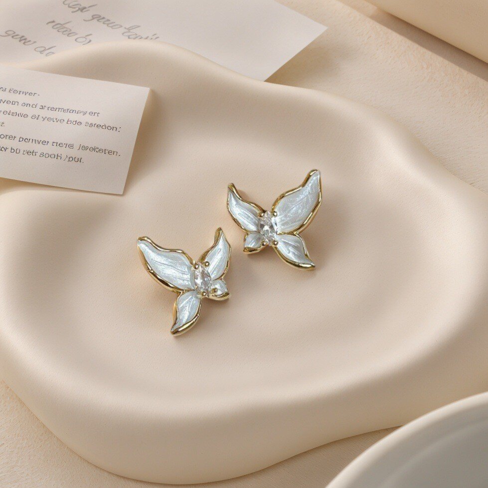 Gold Butterfly Earrings – Elegance & Grace in Every Detail