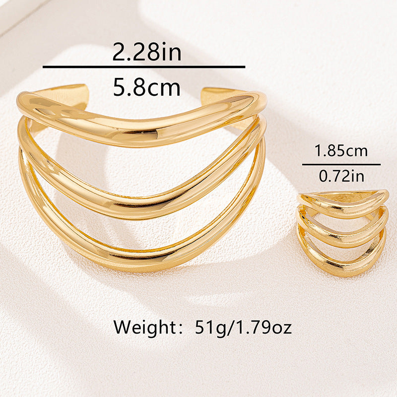 Aurora Glow™ – Luxurious Gold Wave Ring Set
