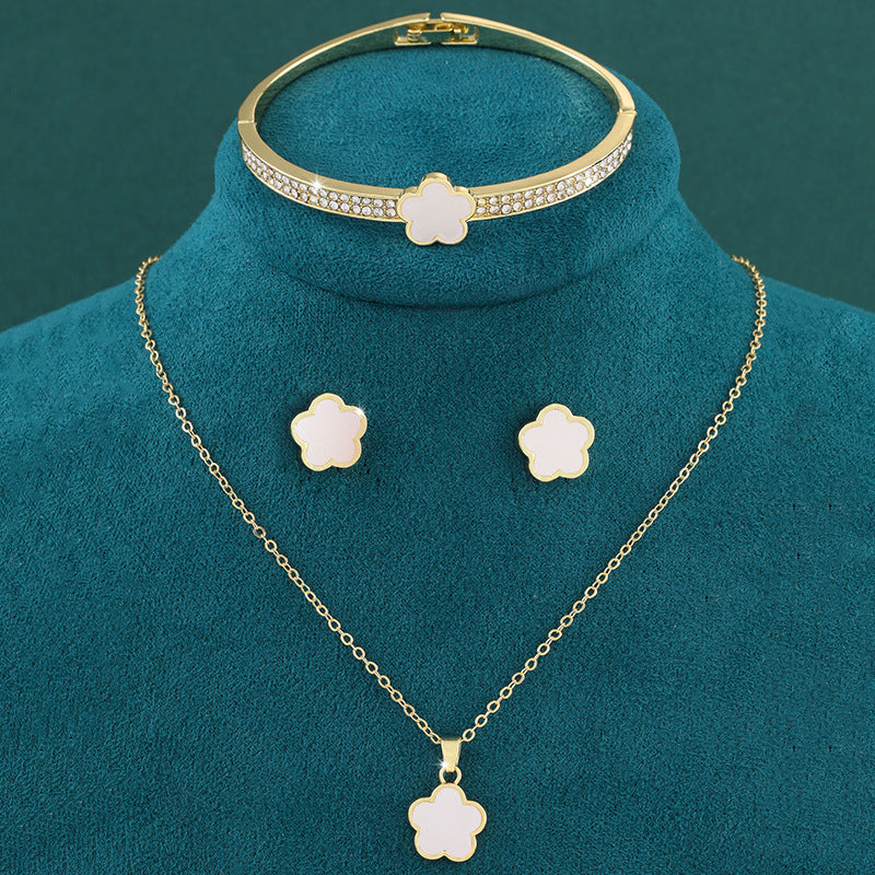 Elegant Clover Jewelry Set – Necklace & Bracelet for Women